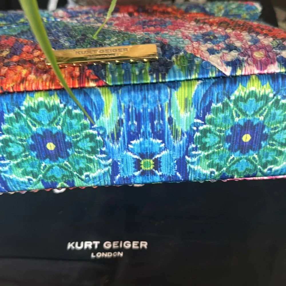 Kurt Geiger London Mini Kensington Crystal Shoulder Bag
Kurt Geiger Lond… - Picture 13 of 17